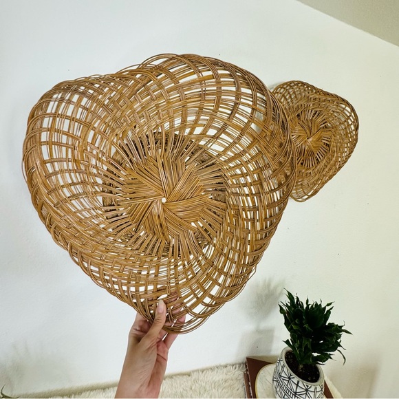 Pair of Wicker Wall Baskets Woven Fan Decor - Picture 3 of 7